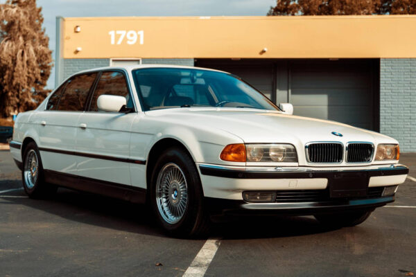 BMW 750iL (E38) (BMW Collection Series: White - 2024)