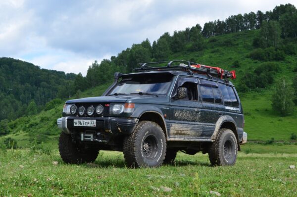 Mitsubishi Pajero (2Gen) (Jungle Pack, Matte Black, LHD - 2022)