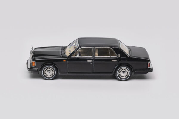 '94 Rolls-Royce Silver Spur III (Black \w Golden Waistline - 2024)