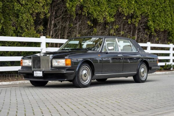 '94 Rolls-Royce Silver Spur III (Black \w Golden Waistline - 2024)