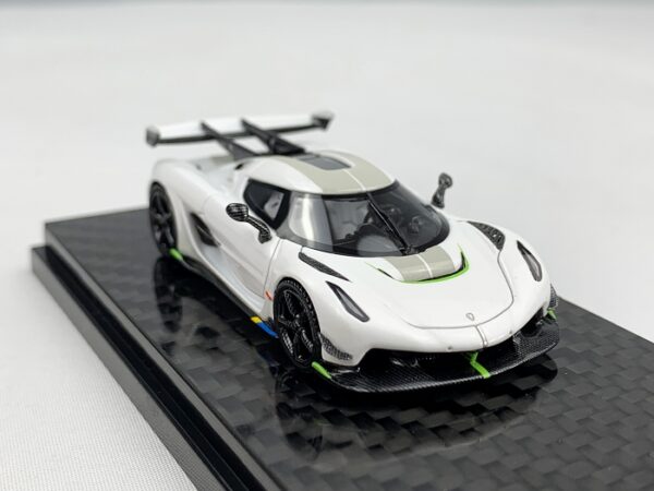 Koenigsegg Jesko (Pearl White - 2023)
