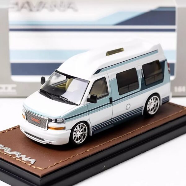 GMC Savana (White/Green - 2025)
