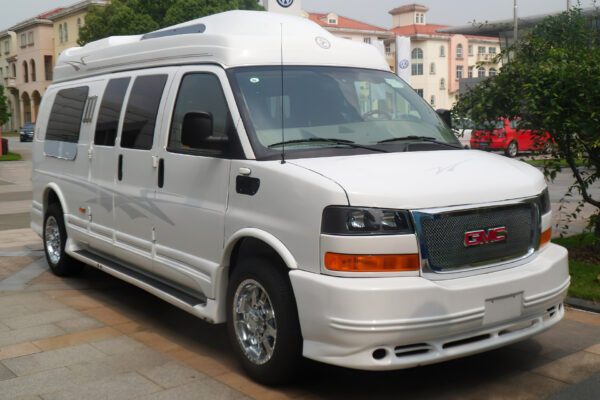 GMC Savana (White/Green - 2025)