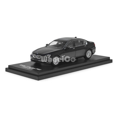 BMW 7 Series (F02) (BMW Collection Series: BMW 7 Series (Sapphire Blue) - 2026)