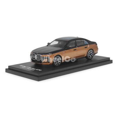 BMW 7 Series (G70) (BMW Collection Series: BMW 7 Series (Liquid Copper & Black) - 2026)